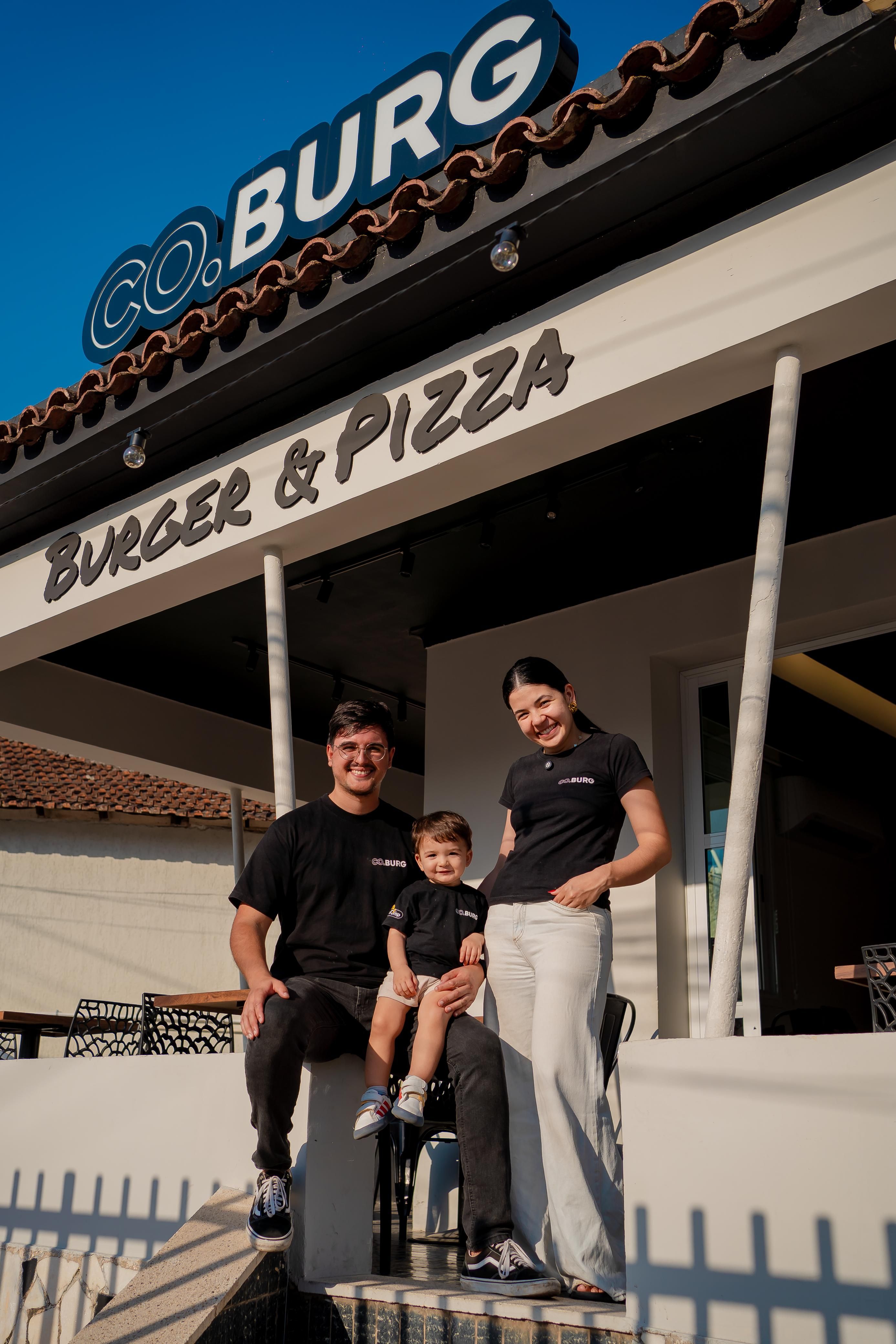 Gabriel, Sayuri e João, a família por trás da Co.Burg